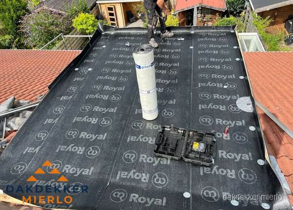 Dakrenovatie met Royal onderdak op plat dak in Mierlo Dakrenovatie met Royal onderdak op plat dak in Mierlo